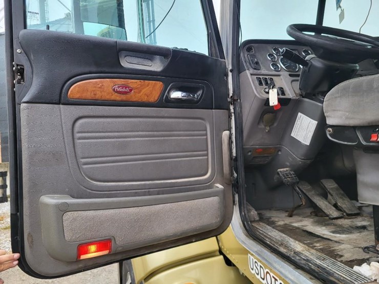 2012-peterbilt-386-image-41