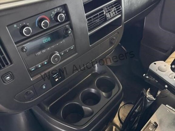 2014-chevrolet-express-2500-image-24