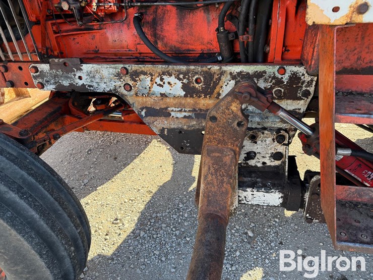 case-1370-2wd-tractor-image-11