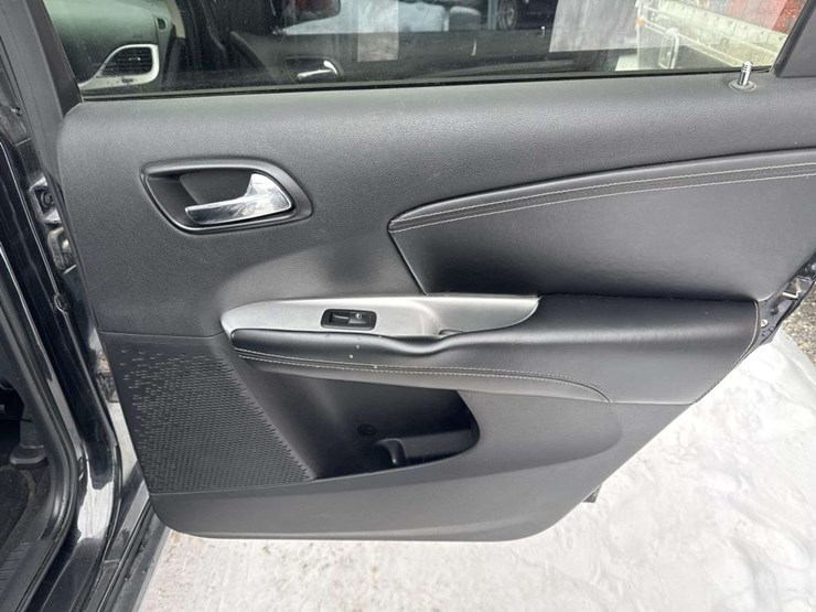 2011-dodge-journey-image-16