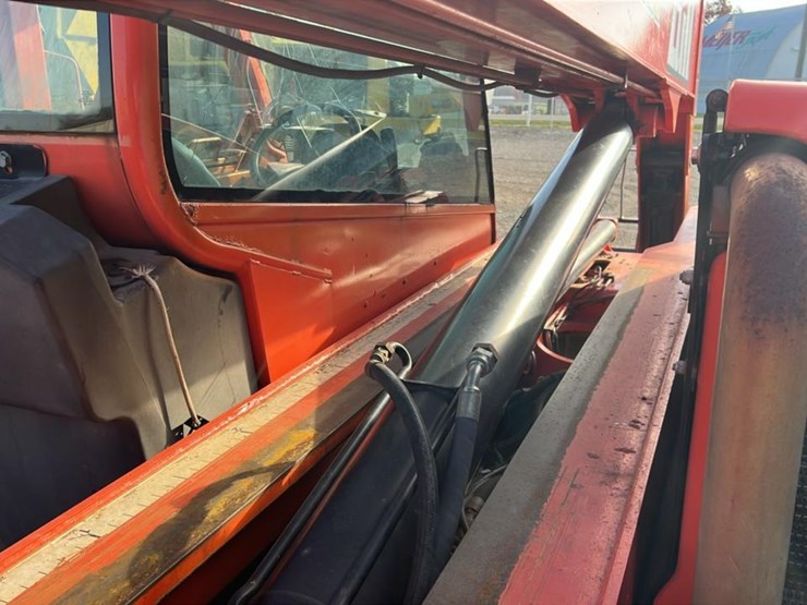 2005-lull-644e-42-image-34