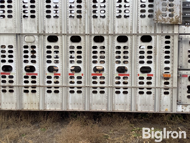 wilson-livestock-trailer-image-17