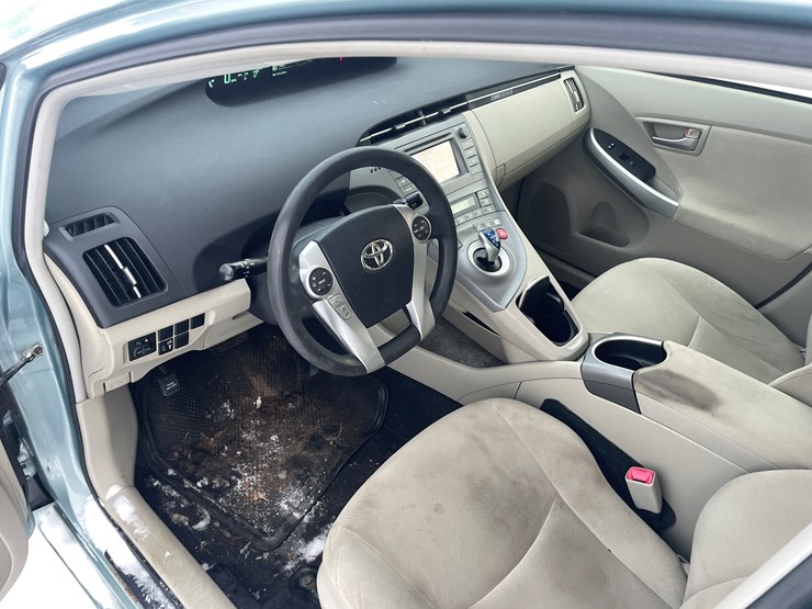 #1155-•-2013-toyota-prius-hybrid-(has-mn-title-in-delay)-image-20