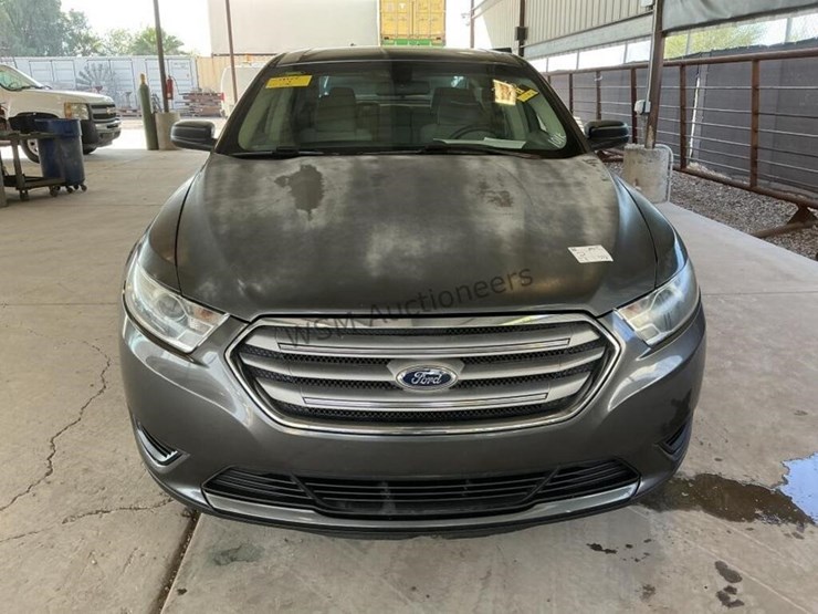 2015-ford-taurus-sdn-image-3