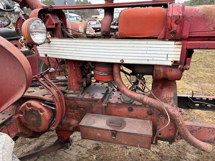 international-tractor-w/out-engine-image-5