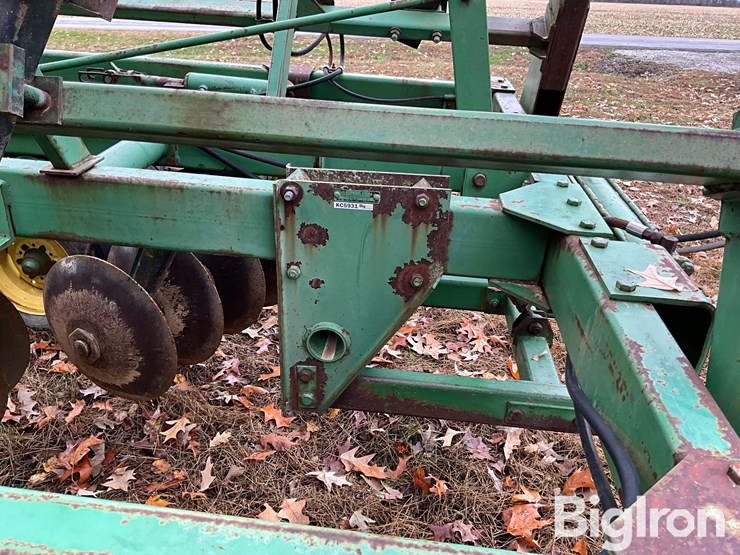 john-deere-230-image-15