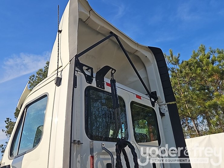 2018-freightliner-cascadia-image-26