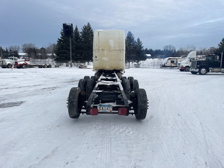 #1154-•-1996-freightliner-truck-tractor-(has-mn-reconstructed-title)-image-4