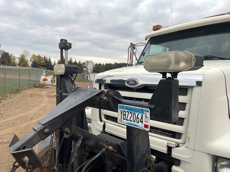 #1113-•-1998-ford-louisville-plow-truck-(has-mn-title)-image-12