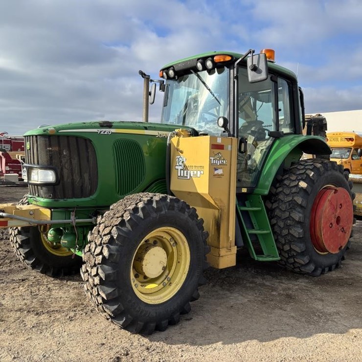 JOHN DEERE 7220