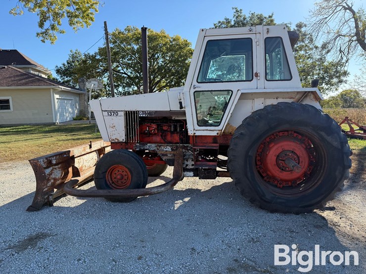 case-1370-2wd-tractor-image-8