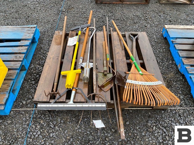 rake,-pitchfork,-shovels,-misc.-hand-tools-image-1