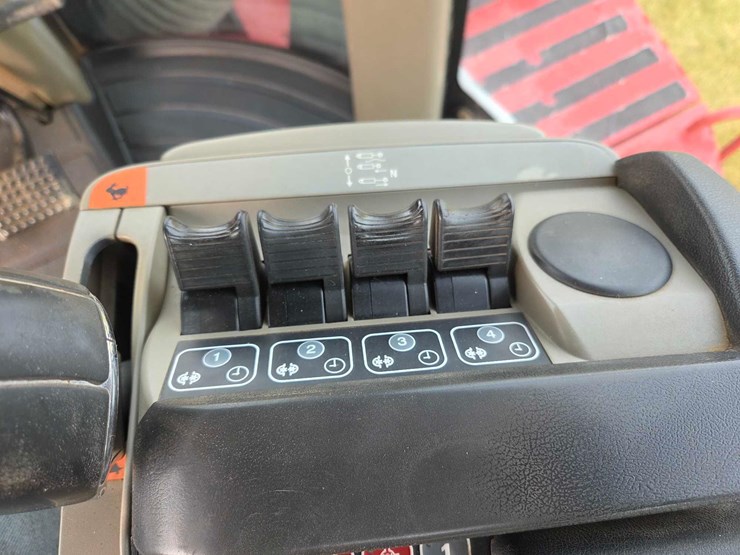 case-ih-620-image-60