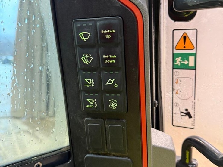 2021-bobcat-t66-image-29