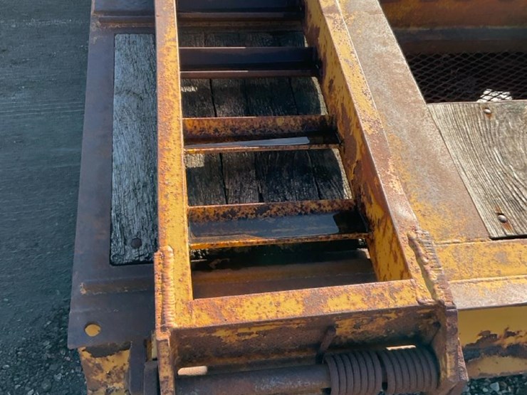 #2100-•-1967-beaver-flatbed-semi-trailer-image-28