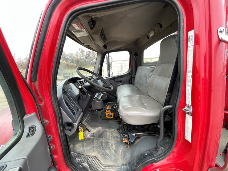 #1119-•-2009-freightliner-digger-derrick-(has-mn-title)-image-68