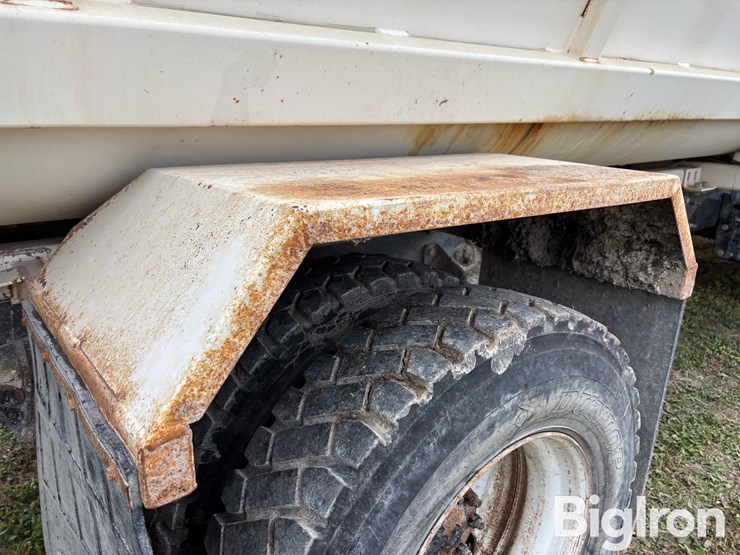 international-7400-image-18