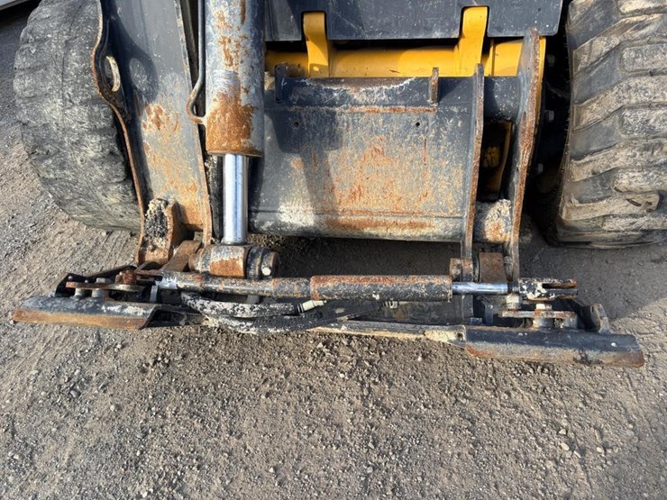 2012-jcb-225-image-9