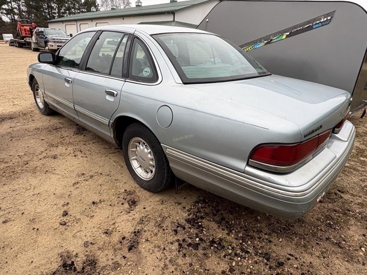 1995-ford-crown-victoria-lx-car-image-9