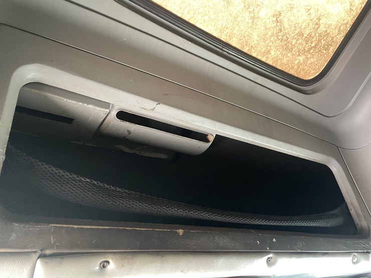 #1154-•-1996-freightliner-truck-tractor-(has-mn-reconstructed-title)-image-47