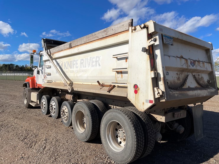 #1105-•-2005-international-5500i-6x4-dump-truck-(has-mn-title)-image-3