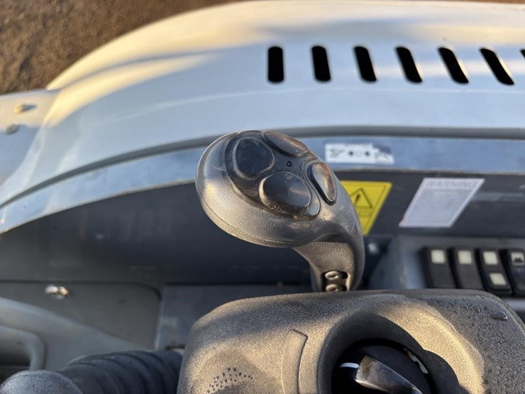 takeuchi-tb230-image-32