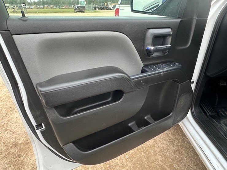 2016-chevrolet-2500-image-34