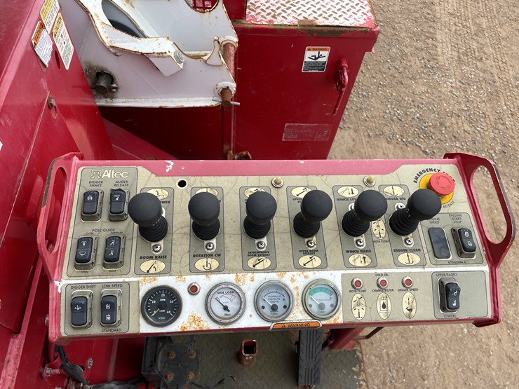 #1119-•-2009-freightliner-digger-derrick-(has-mn-title)-image-12