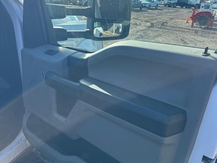 ford-f350-xl-image-18