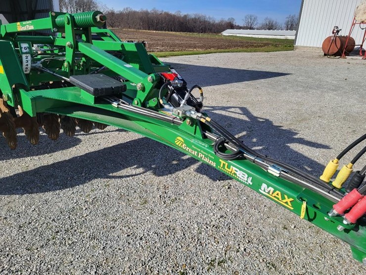 2022-great-plains-1000tm-image-37