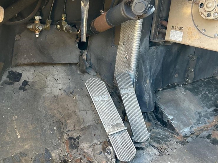 1981-caterpillar-3208-image-52