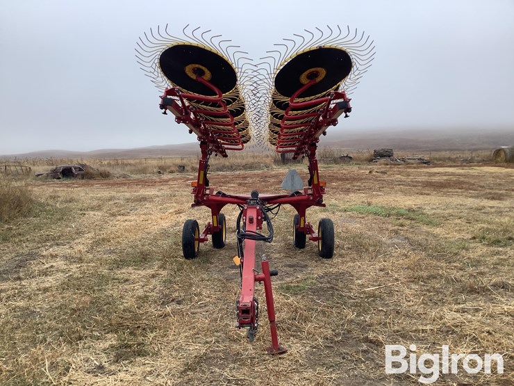 2018-new-holland-14-image-2