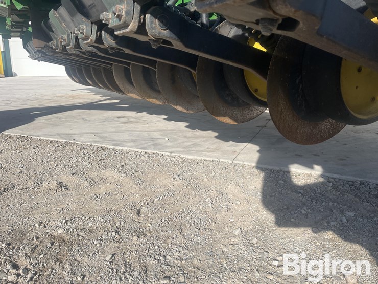 john-deere-750-image-18