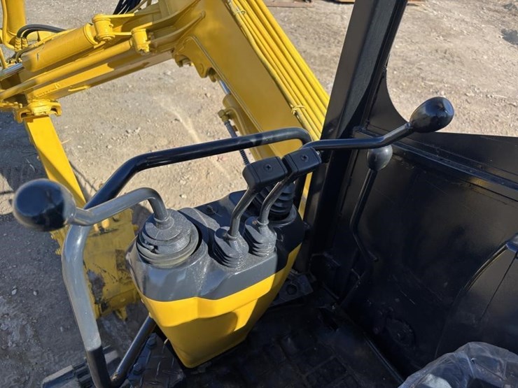 komatsu-pc12uu-2-image-21