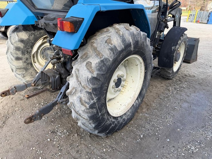 new-holland-3930-image-17