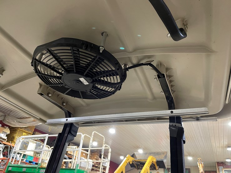 #7476-•-2014-yamaha-electric-golf-cart-image-16