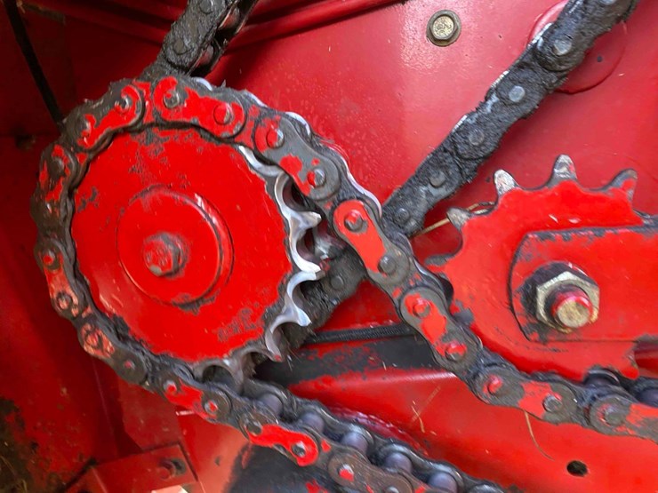 new-holland-644-image-23