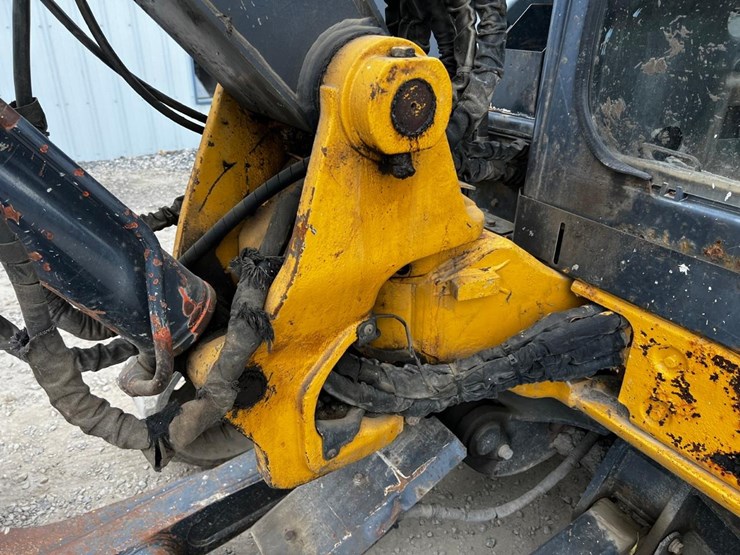 2010-john-deere-60d-image-14