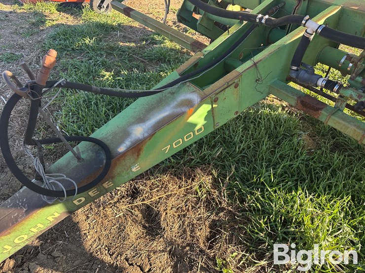 john-deere-7000-image-11