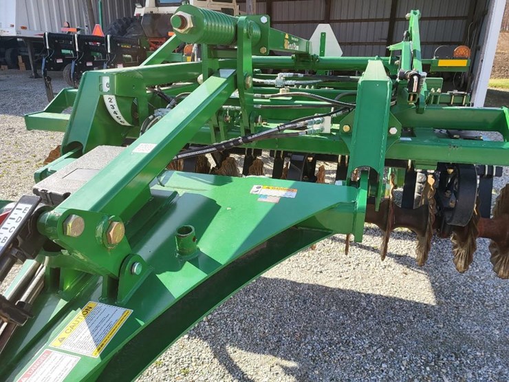 2022-great-plains-1000tm-image-11