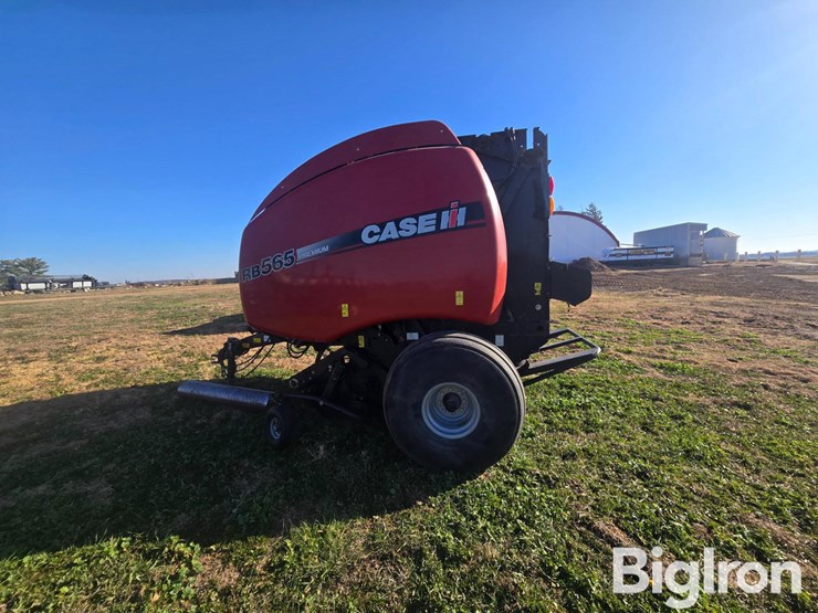 case-ih-rb565-premium-image-4