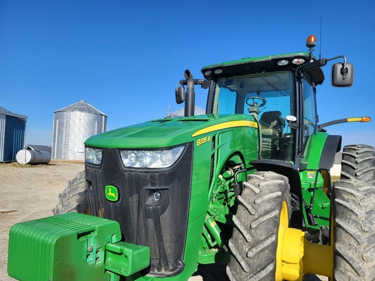 john-deere-8335r-image-11