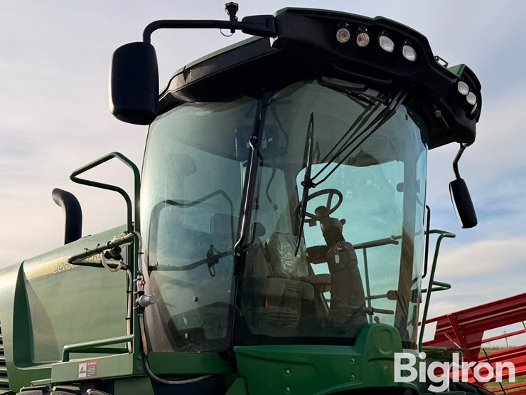 2021-john-deere-w235-image-12