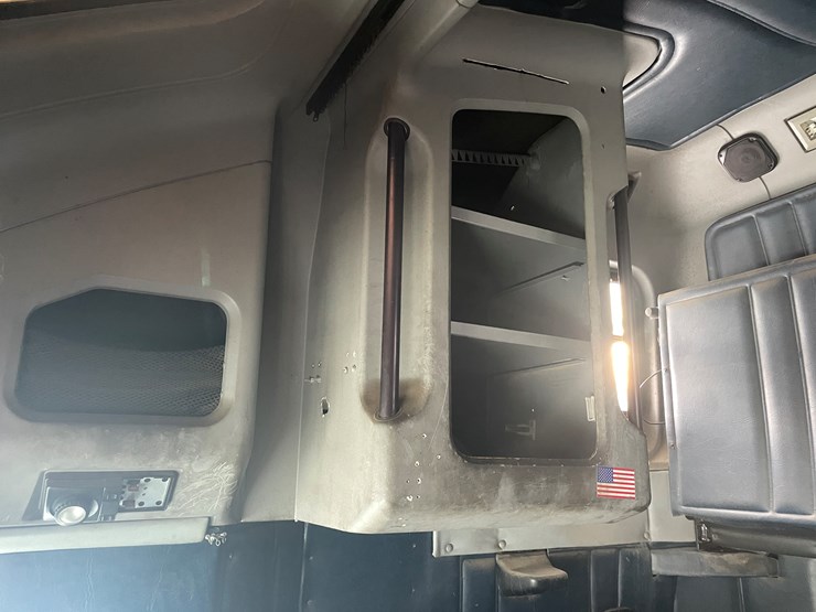 #1154-•-1996-freightliner-truck-tractor-(has-mn-reconstructed-title)-image-39