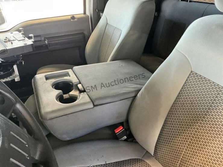 2014-ford-f550-image-24