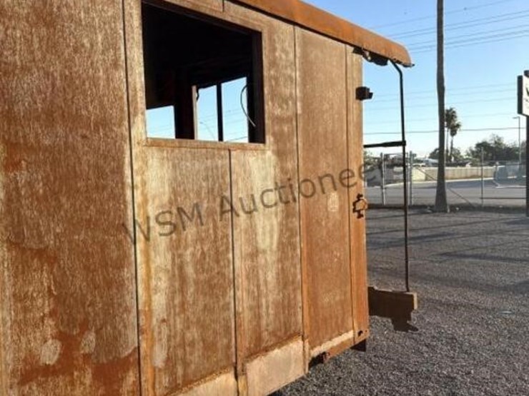 caboose-rail-car-w/-trucks-&-rail-section-image-30