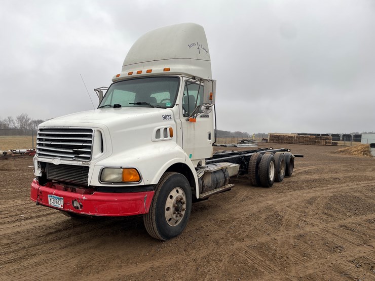 #1145-•-1998-ford-cab-and-chassis-(has-mn-title)-image-1