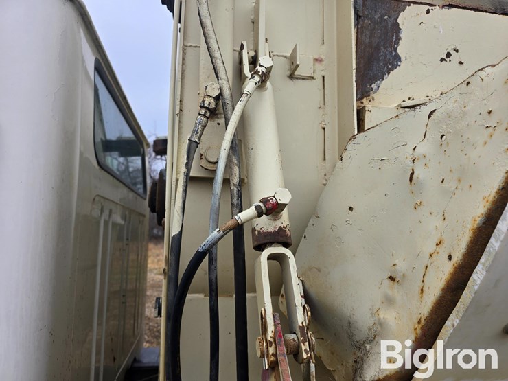 1995-international-4700-image-13