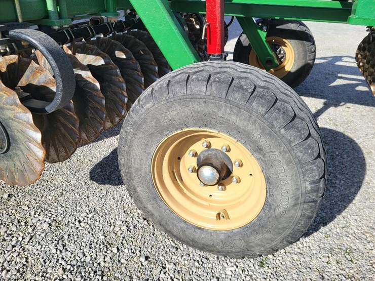 2022-great-plains-1000tm-image-32