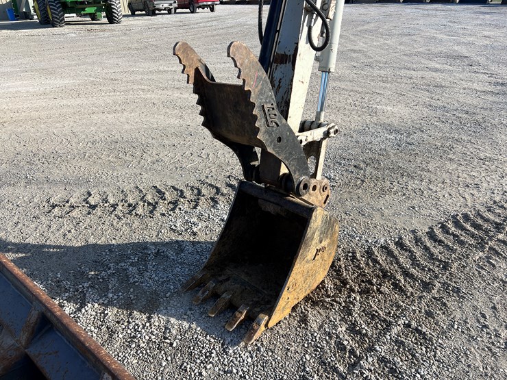 takeuchi-tb260-image-4